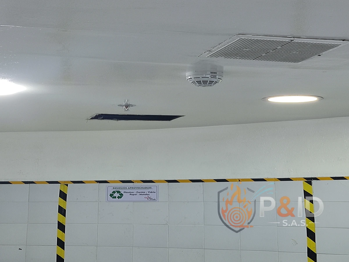 Mantenimiento y calibración de sensores de detección de humo NFPA 72 Colombia