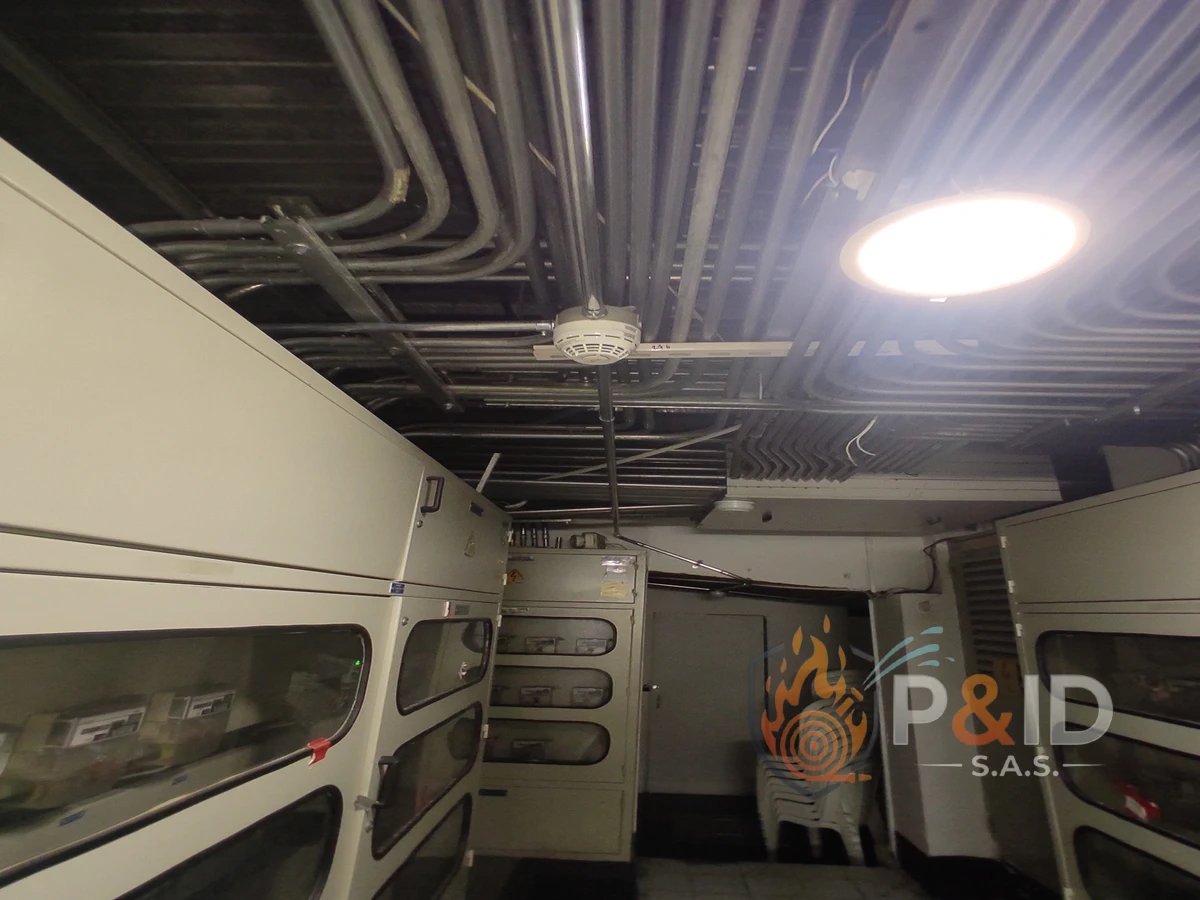 Estaciones manuales y sirenas audiovisuales de sistema contra incendios Colombia