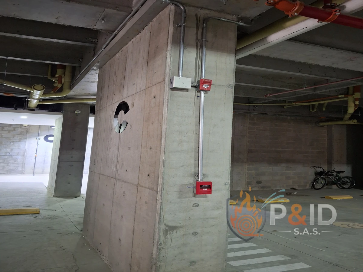 Instalación de sistema de detección contra incendios en Edificio Podium Cali